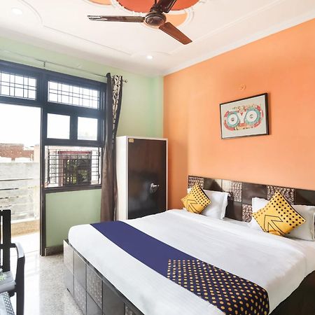Spot On Main View Guest House Near Leisure Valley Park Ґурґаон Екстер'єр фото