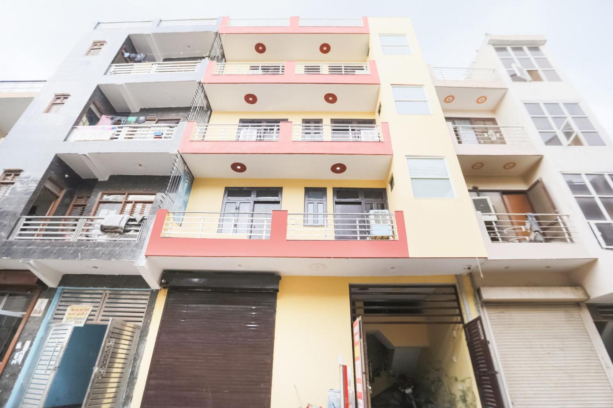 Spot On Main View Guest House Near Leisure Valley Park Ґурґаон Екстер'єр фото