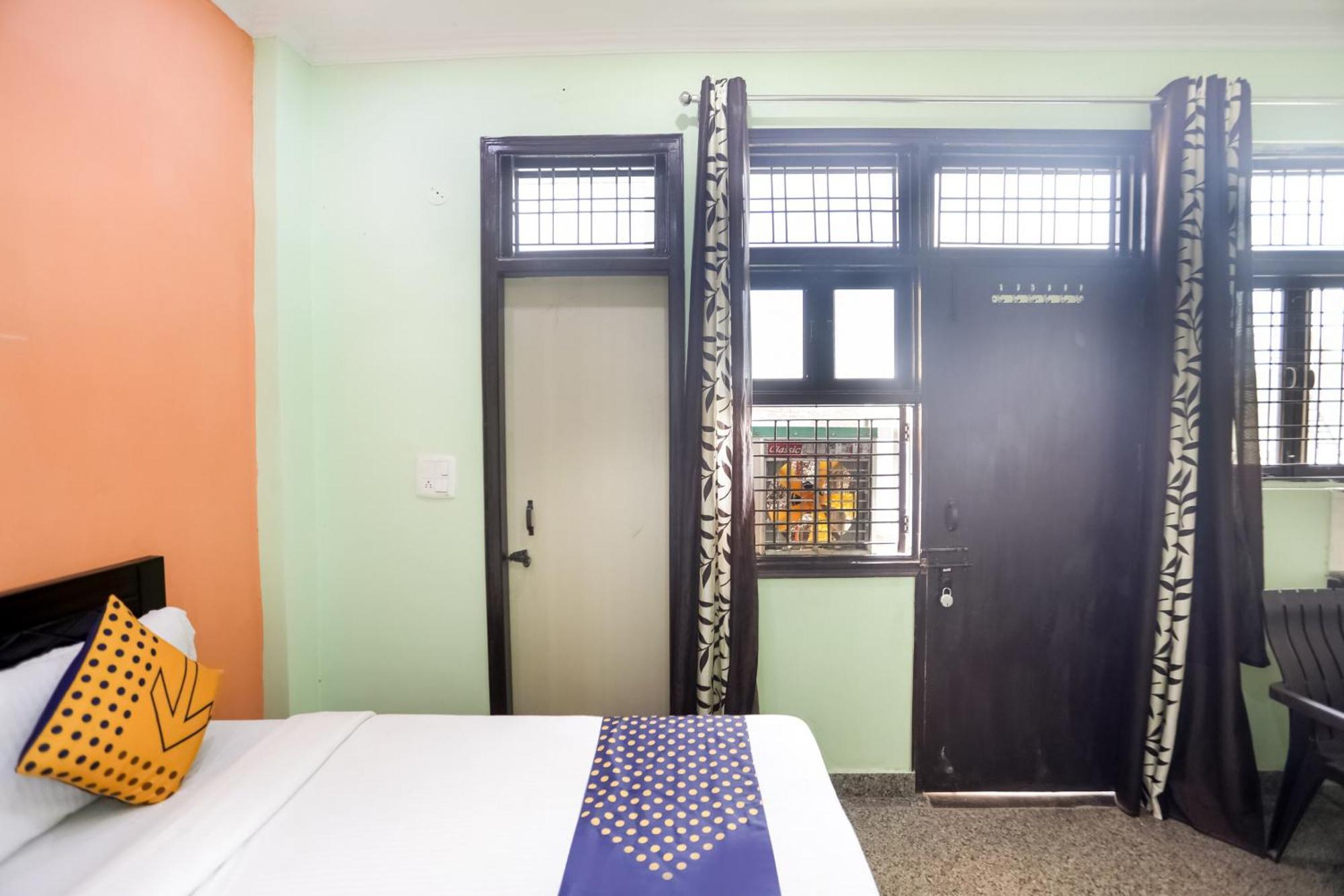 Spot On Main View Guest House Near Leisure Valley Park Ґурґаон Екстер'єр фото