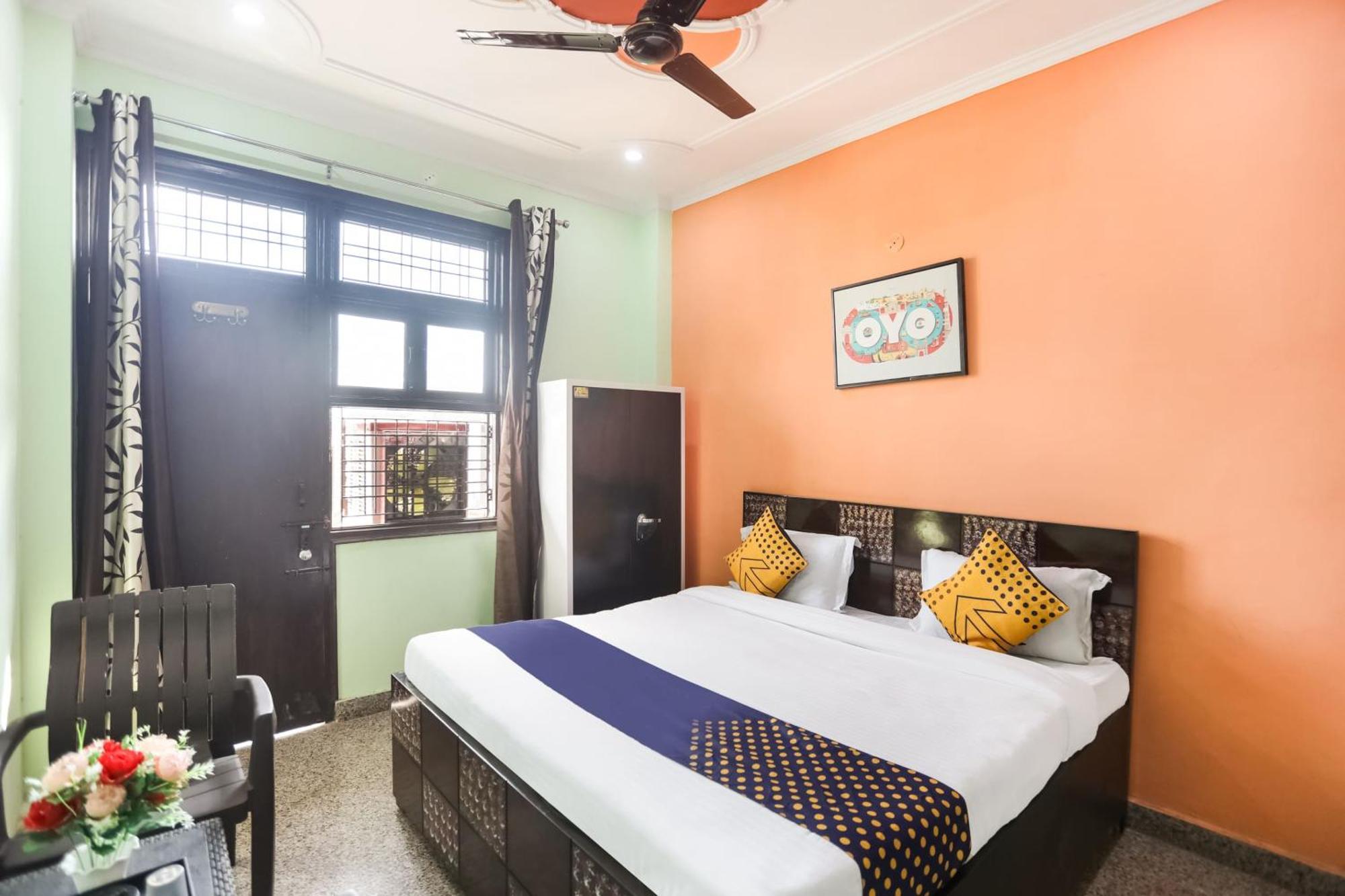 Spot On Main View Guest House Near Leisure Valley Park Ґурґаон Екстер'єр фото