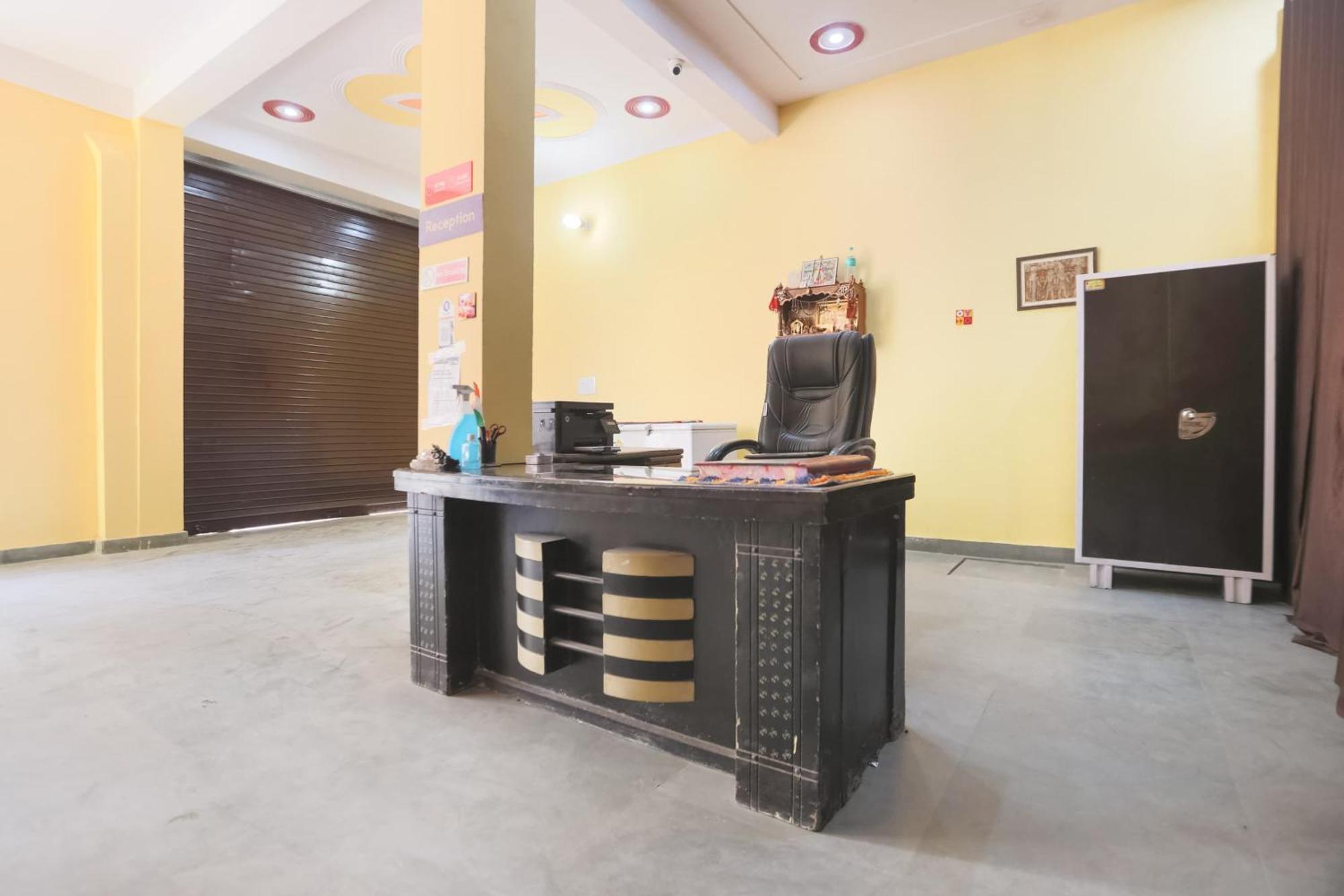Spot On Main View Guest House Near Leisure Valley Park Ґурґаон Екстер'єр фото