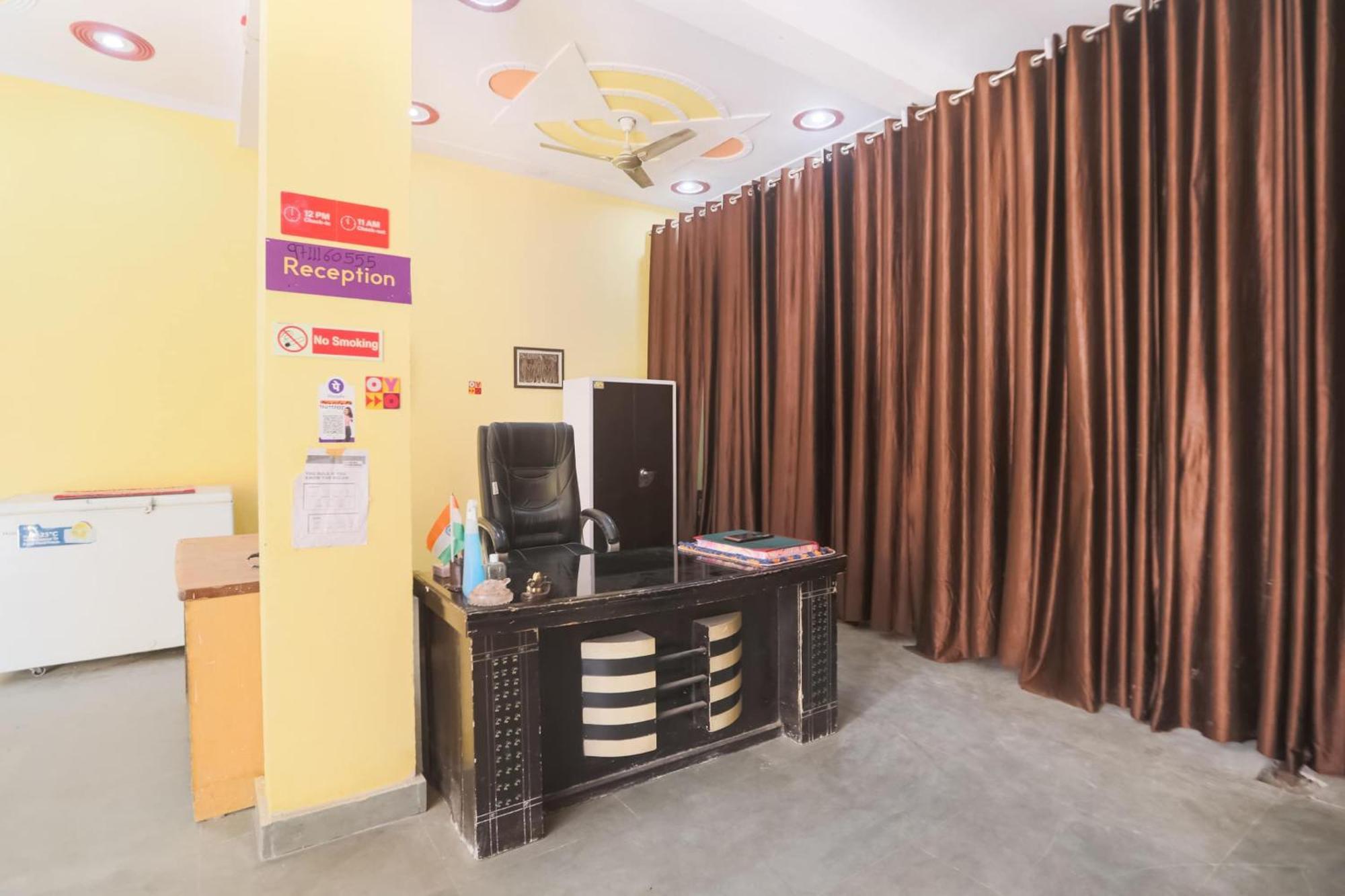 Spot On Main View Guest House Near Leisure Valley Park Ґурґаон Екстер'єр фото
