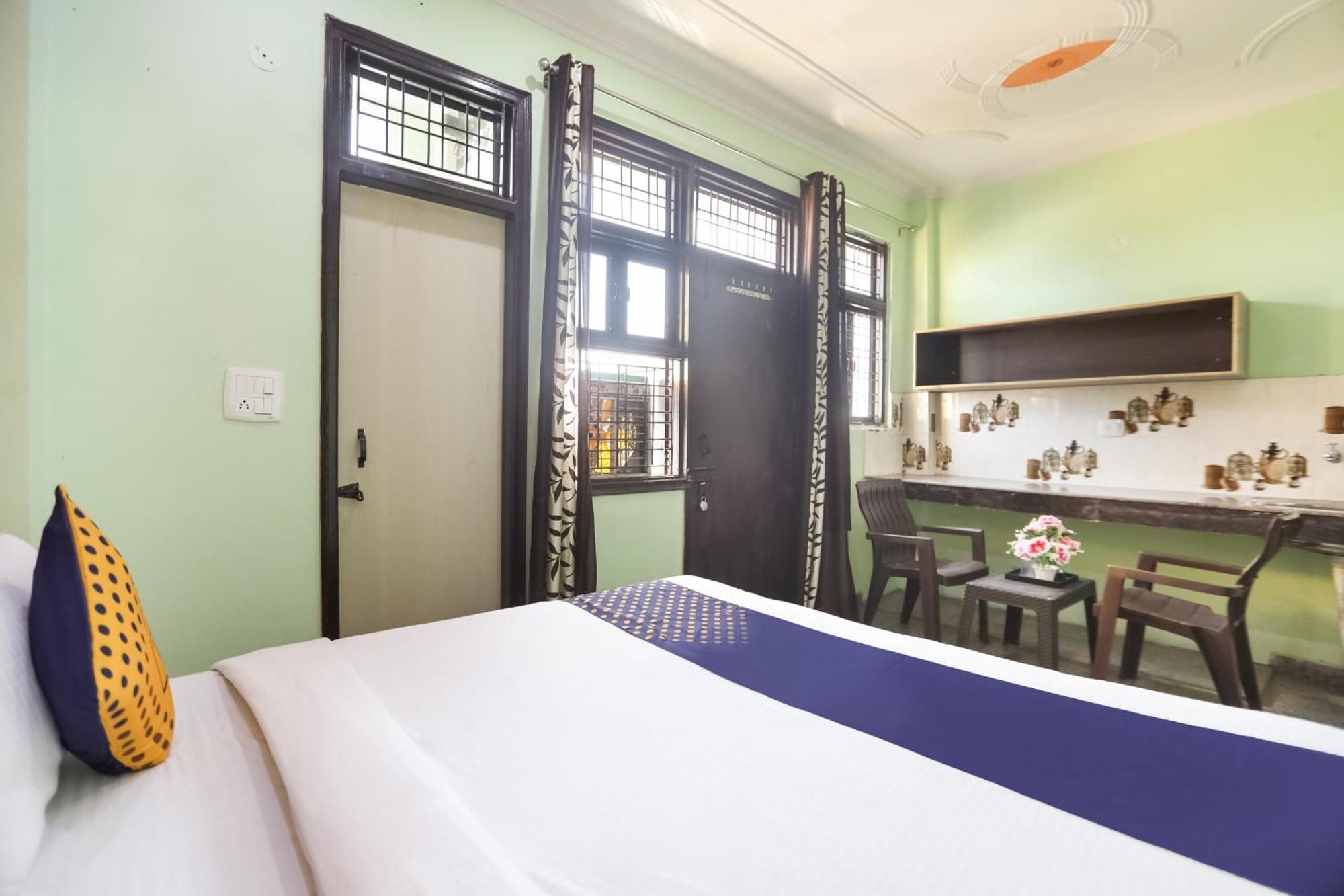 Spot On Main View Guest House Near Leisure Valley Park Ґурґаон Екстер'єр фото