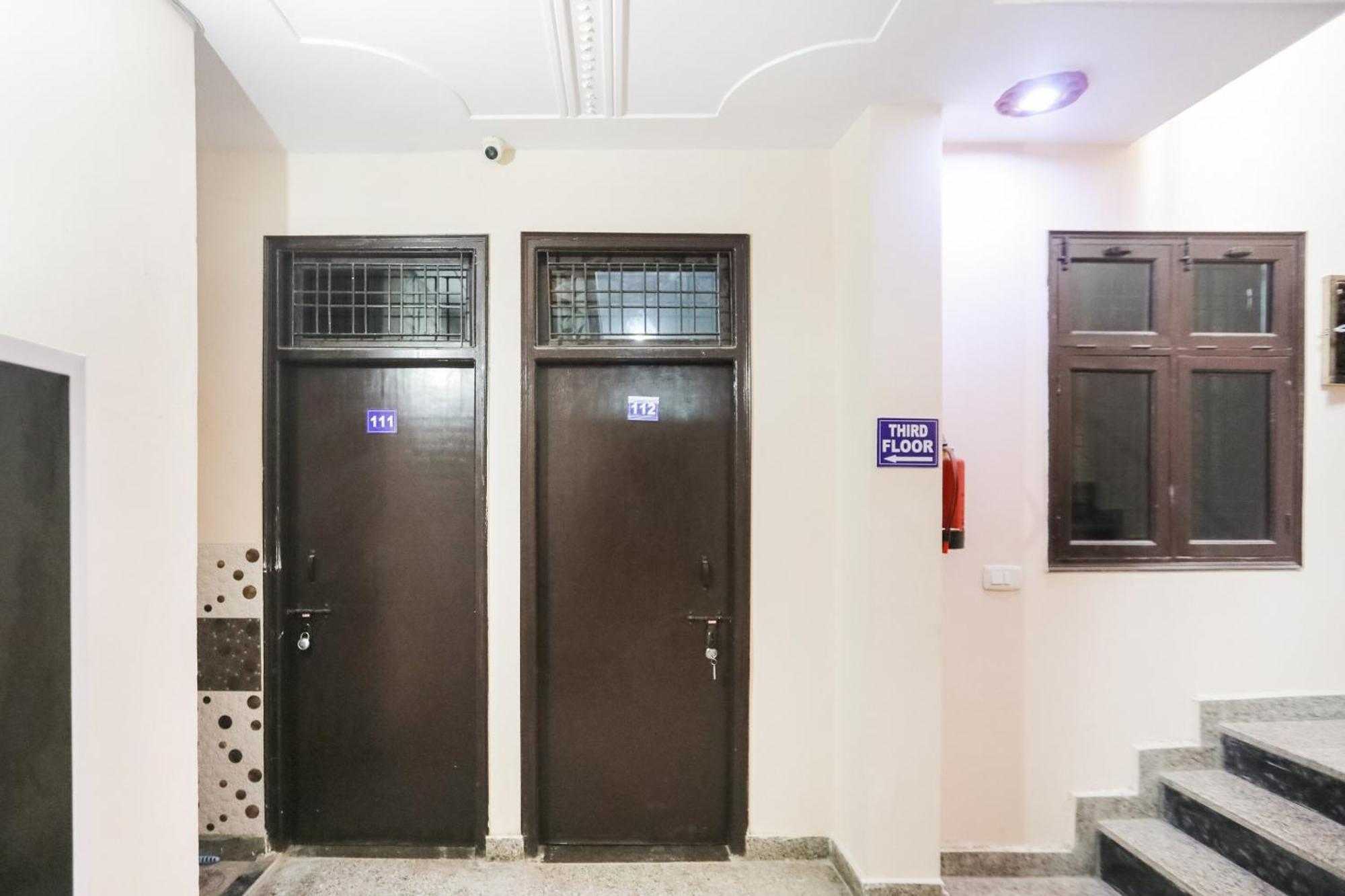 Spot On Main View Guest House Near Leisure Valley Park Ґурґаон Екстер'єр фото